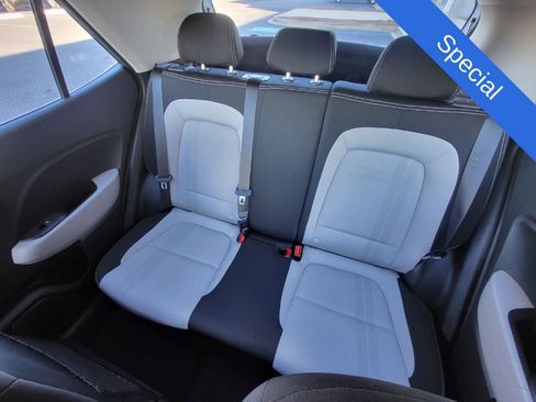 Used 2025 Hyundai Venue SEL image 14