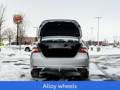 Used 2019 Toyota Camry SE image 10