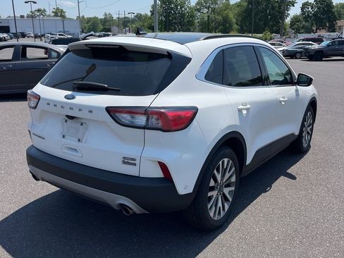 Used 2021 Ford Escape Titanium AWD/4WD image 3