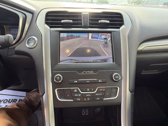 Used 2020 Ford Fusion SE AWD/4WD image 18
