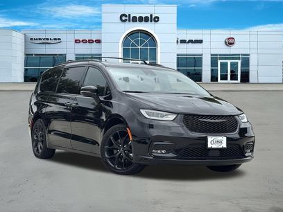 Used 2025 Chrysler Pacifica Limited