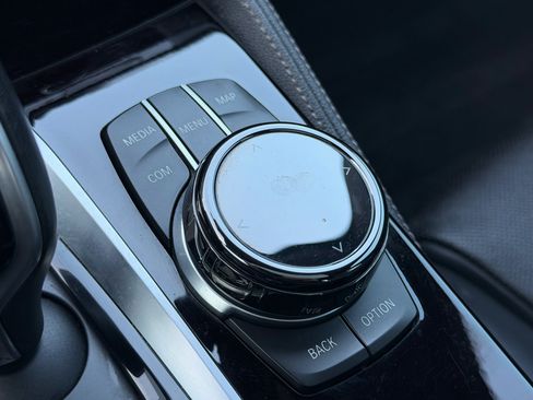 Used 2018 BMW M550i xDrive w/ Driving Assistance Package image 22