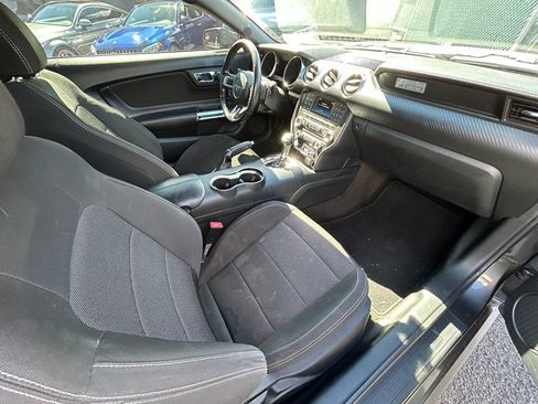 Used 2016 Ford Mustang Coupe RWD image 9