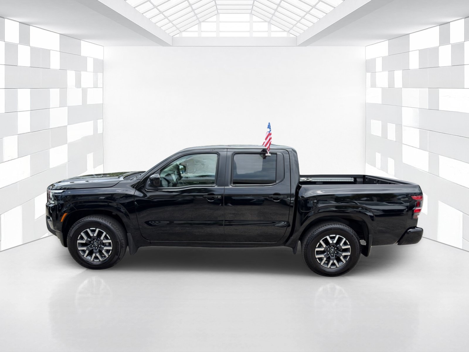 Certified 2024 Nissan Frontier SL w/ Technology Package RWD image 4