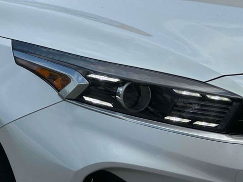 Used 2023 Kia Forte GT-Line w/ GT-Line Premium Package FWD image 8