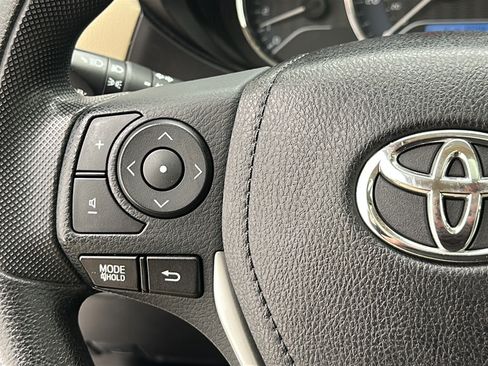 Used 2016 Toyota Corolla LE FWD image 17