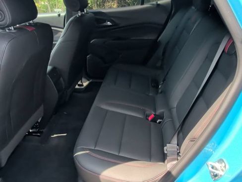 Used 2025 Chevrolet Trax RS FWD image 27