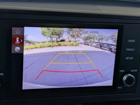 Used 2024 Kia Carnival LX FWD image 23
