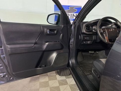 Used 2022 Toyota Tacoma TRD Sport w/ Technology Package image 27