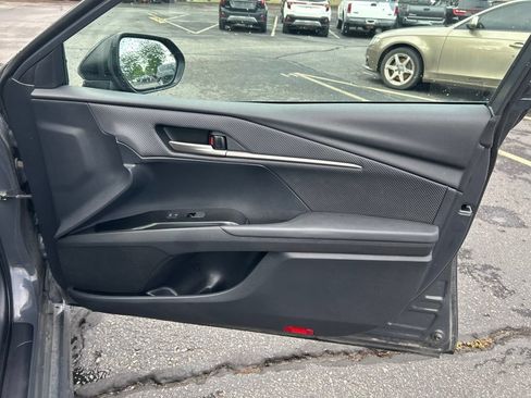 Used 2025 Toyota Camry SE FWD image 15