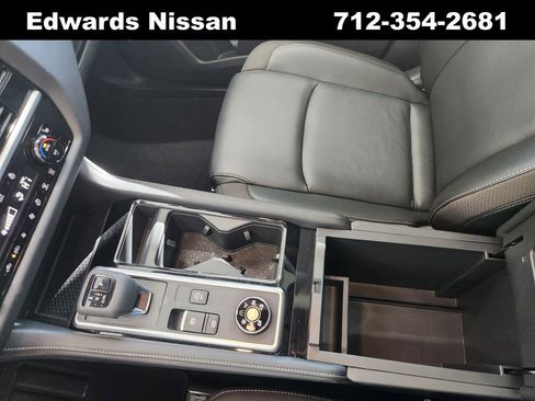 Used 2025 Nissan Pathfinder SL w/ SL Premium Package image 39
