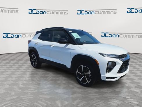 Used 2023 Chevrolet TrailBlazer RS w/ Sun and Liftgate Package image 2