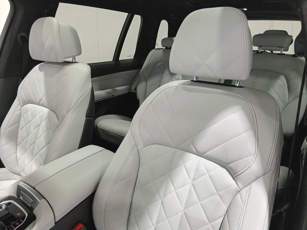 Used 2024 BMW X7 xDrive40i AWD/4WD image 18