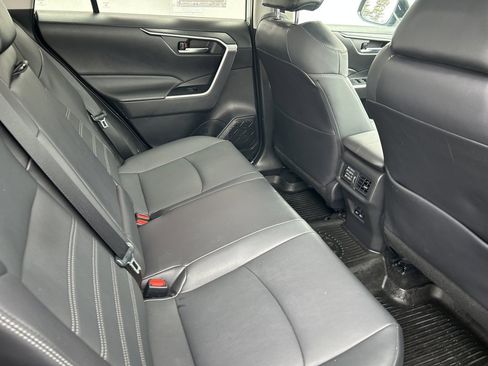 Used 2022 Toyota RAV4 XLE Premium image 12