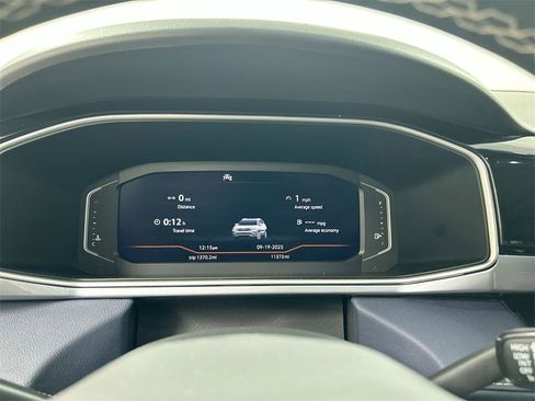 Certified 2025 Volkswagen Taos SEL image 19