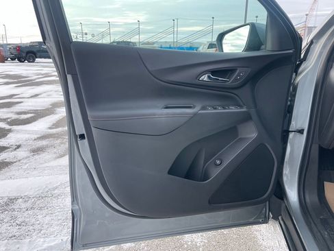 Used 2023 Chevrolet Equinox RS image 19