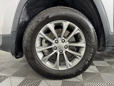 Used 2017 Jeep Cherokee Sport AWD/4WD image 37