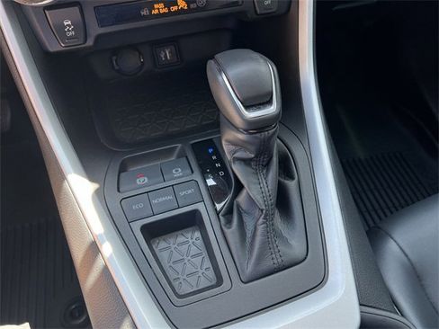 Used 2023 Toyota RAV4 XLE Premium image 15