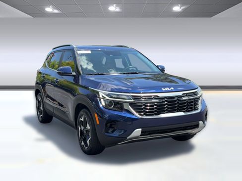 Used 2024 Kia Seltos EX FWD image 7