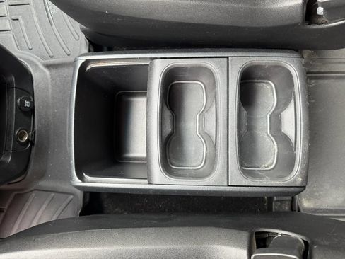 Used 2017 Dodge Grand Caravan SE FWD image 23