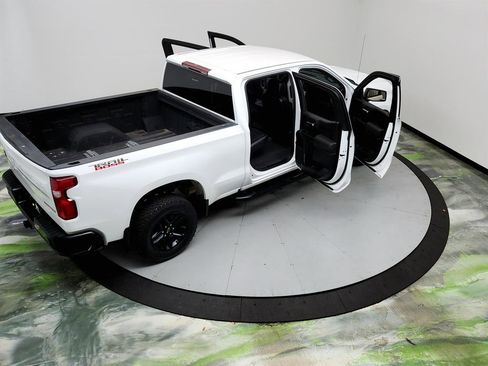 Used 2020 Chevrolet Silverado 1500 Custom Trail Boss w/ Custom Convenience Package AWD/4WD image 32
