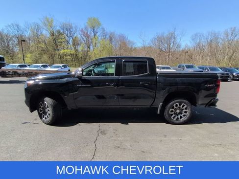 Used 2024 Chevrolet Colorado LT w/ LT Convenience Package III AWD/4WD image 2