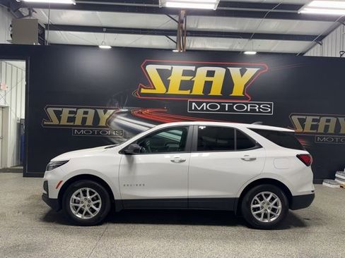 Used 2023 Chevrolet Equinox LS image 2