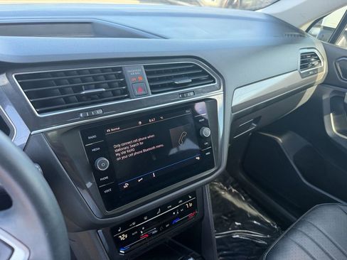 Used 2023 Volkswagen Tiguan SE w/ Panoramic Sunroof Package AWD/4WD image 18
