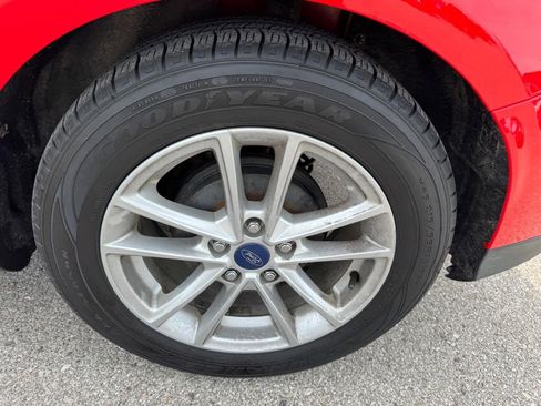 Used 2016 Ford Focus SE w/ SE Power Seat Package image 7