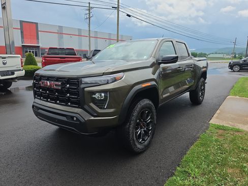 Used 2024 GMC Canyon Elevation w/ Elevation Premium Package AWD/4WD image 8