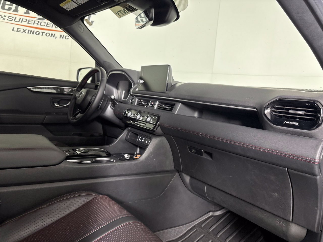 Used 2025 Honda Pilot Black Edition image 38