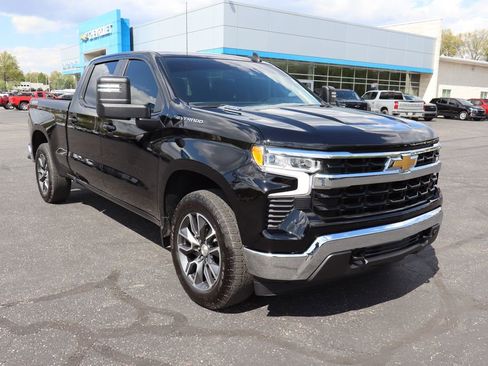 Used 2024 Chevrolet Silverado 1500 LT w/ Convenience Package II AWD/4WD image 2