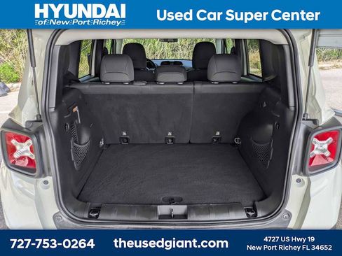 Used 2018 Jeep Renegade Latitude w/ Cold Weather Group AWD/4WD image 15