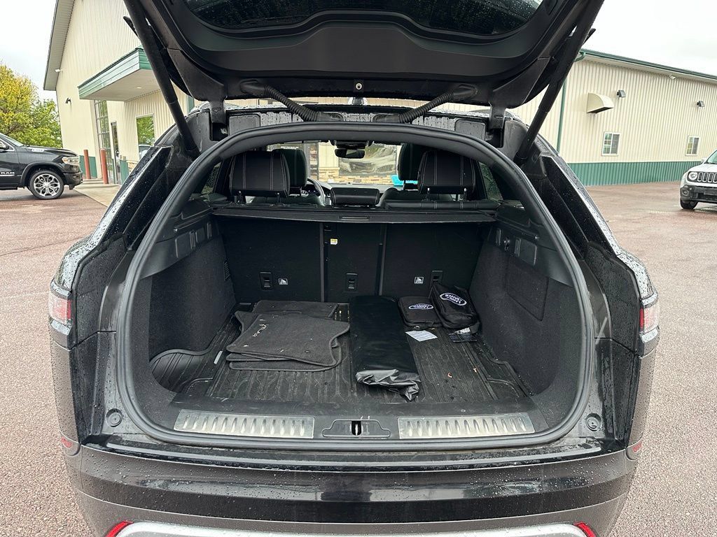 Used 2018 Land Rover Range Rover Velar R-Dynamic SE AWD/4WD image 27
