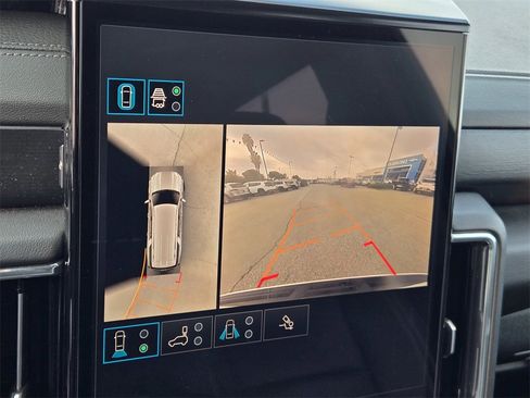 Used 2025 GMC Yukon XL Denali image 17