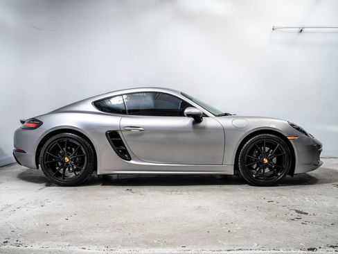 Used 2024 Porsche 718 Cayman RWD image 8