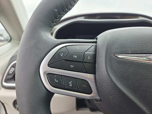 Used 2022 Chrysler Pacifica Limited AWD/4WD image 20