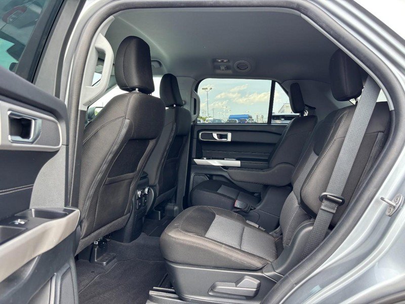 Used 2023 Ford Explorer XLT AWD/4WD image 14