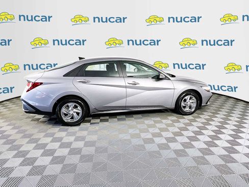 Certified 2025 Hyundai Elantra SE FWD image 8