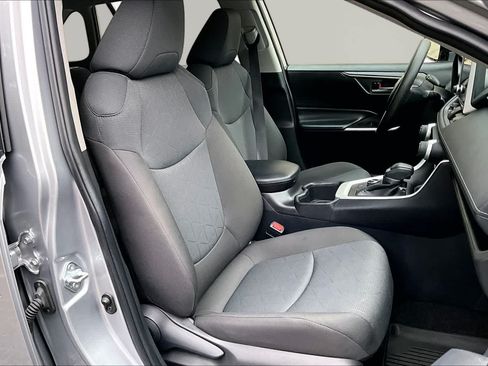 Used 2025 Toyota RAV4 XLE AWD/4WD image 9