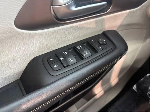 Used 2023 Chrysler Voyager LX FWD image 37
