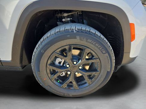 New 2025 Jeep Grand Cherokee Altitude RWD image 33