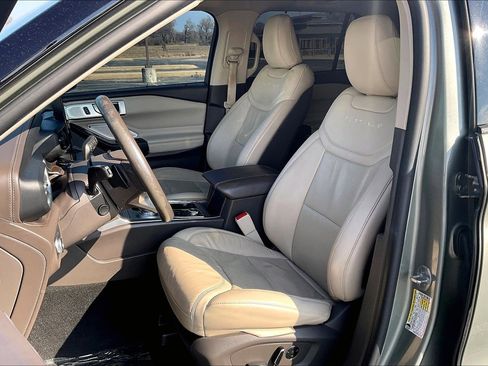 Used 2020 Ford Explorer Platinum w/ Premium Technology Package image 7