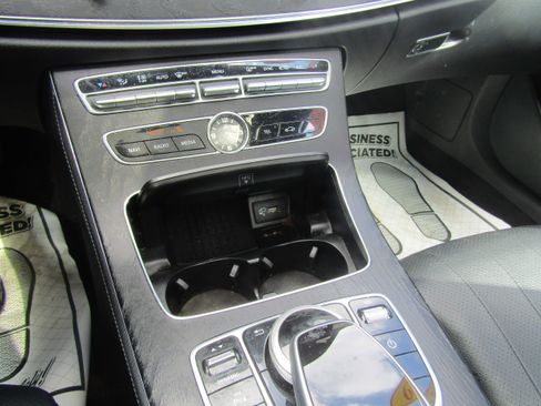 Used 2019 Mercedes-Benz E 300 4MATIC w/ Premium 1 Package image 17
