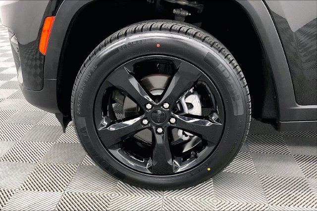Used 2023 Jeep Grand Cherokee Altitude AWD/4WD image 10