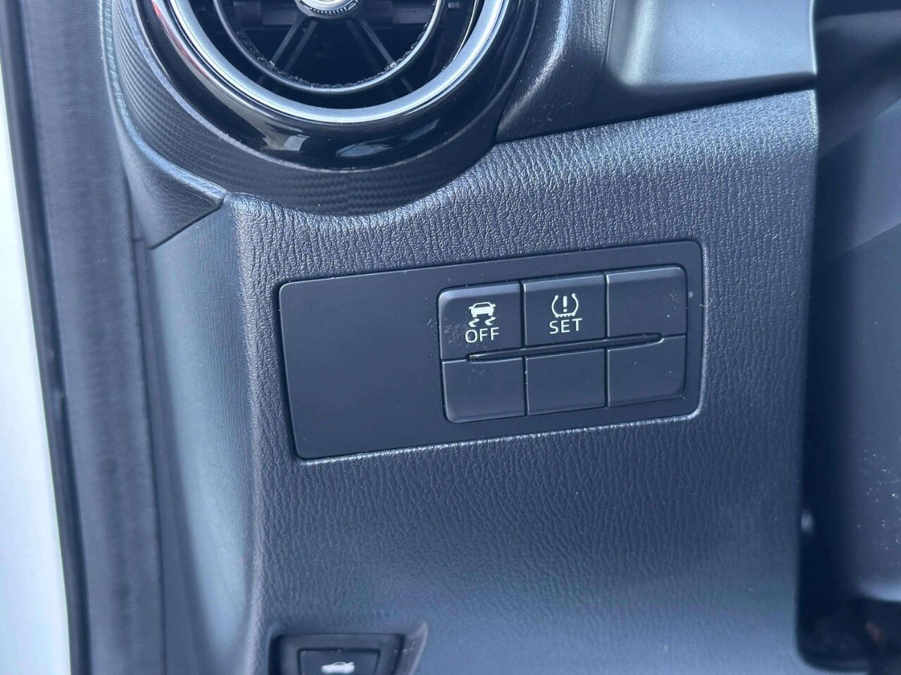 Used 2019 Toyota Yaris LE FWD image 25