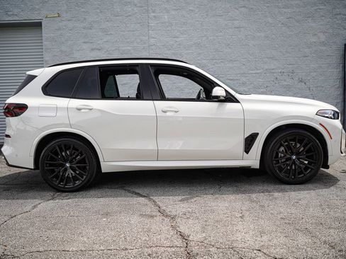 Used 2024 BMW X5 xDrive40i w/ M Sport Package AWD/4WD image 18