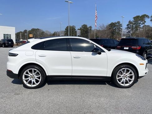 Used 2021 Porsche Cayenne Coupe w/ Premium Package image 3