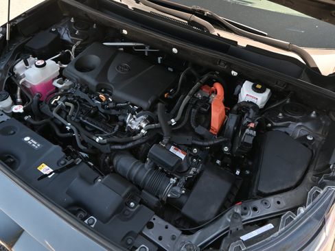 Used 2022 Toyota RAV4 XSE AWD/4WD image 35