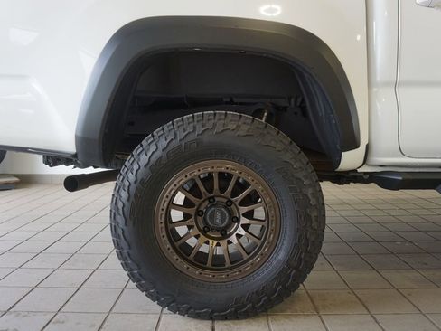 Used 2022 Toyota Tacoma TRD Off-Road AWD/4WD image 27